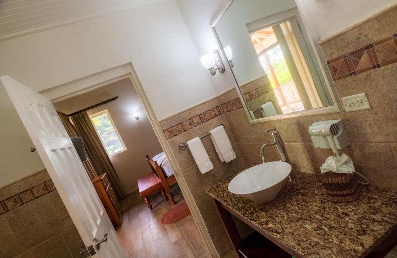 Rosalie Bay Eco Resort & Spa ภายนอก รูปภาพ